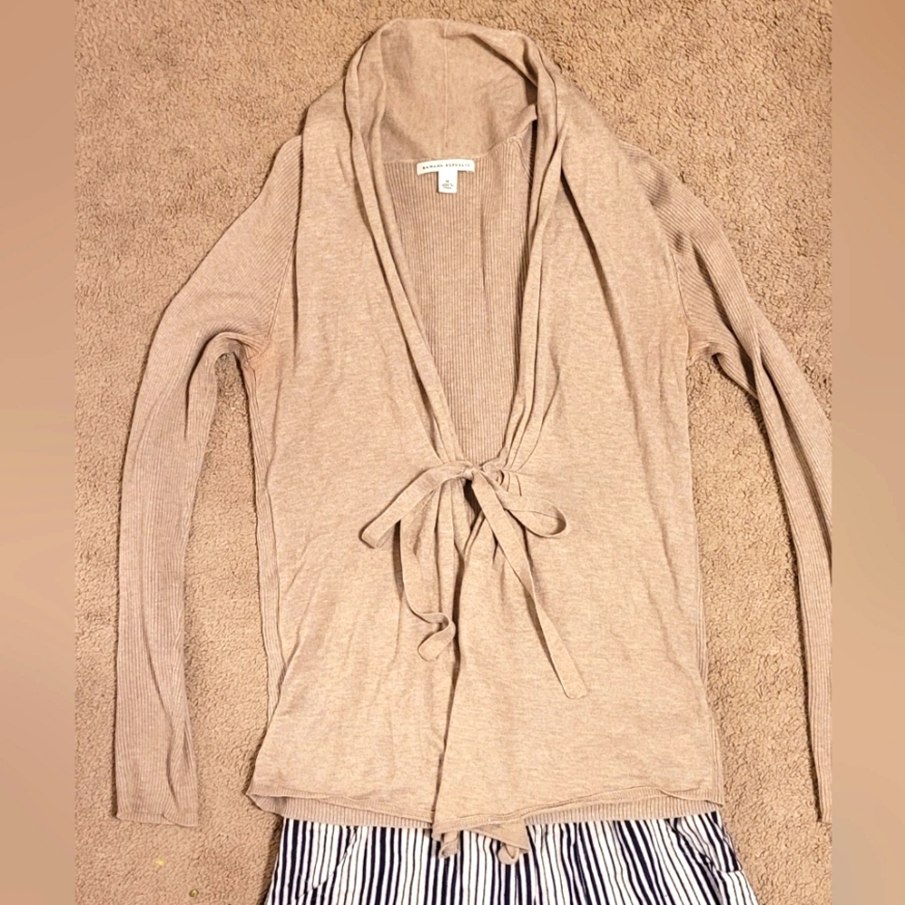 LAST CHANCE, EVERYTHING MUST GO Banana Republic sweater